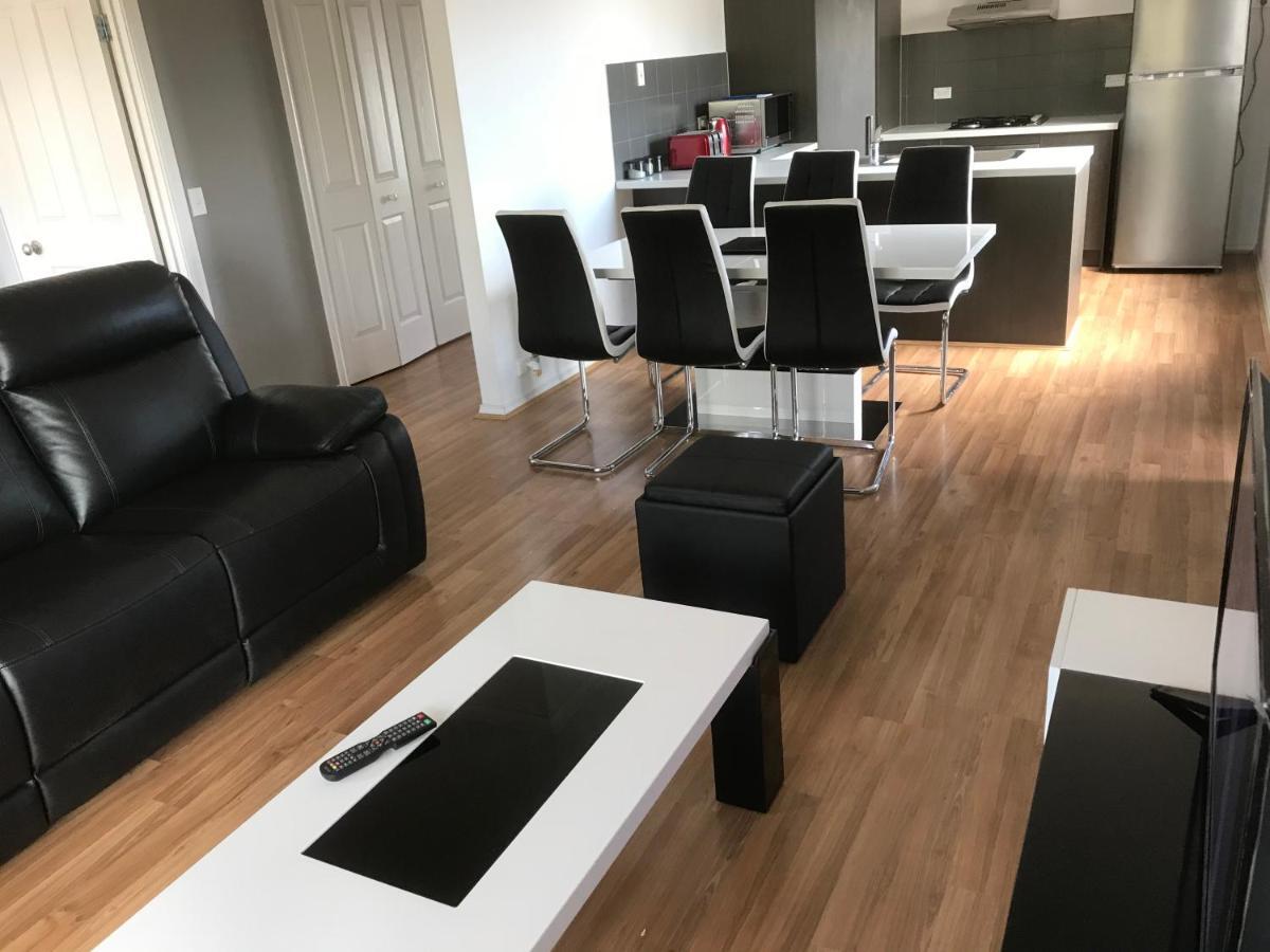 Tasha'S Apartments On Kerry Pennington Luaran gambar