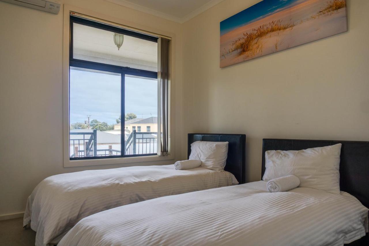 Tasha'S Apartments On Kerry Pennington Luaran gambar